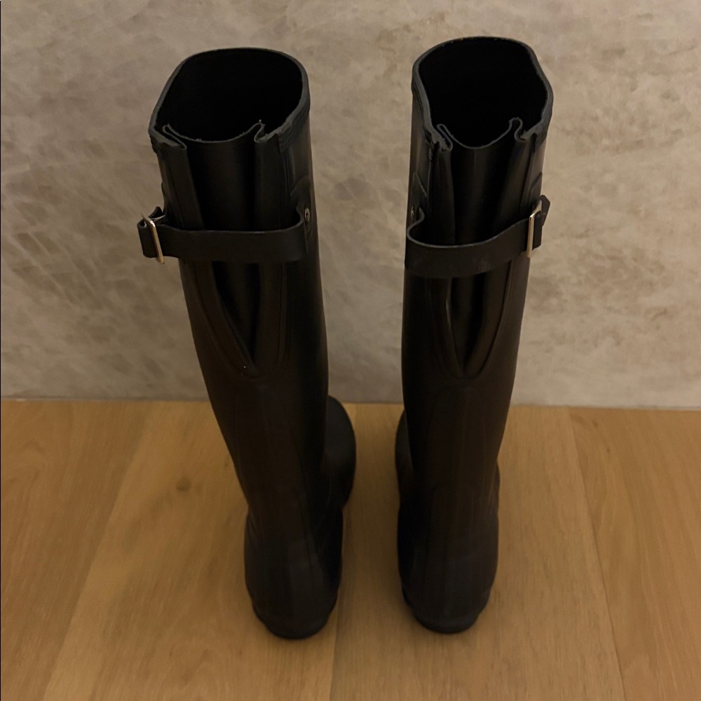 Hunter Original Tall Rain Boot, Black, Size 8, Like New - Picture 7 of 9